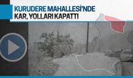 Kurudere Mahallesi'nde kar, yolları kapattı