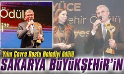 AK Parti Genel Başkan Yardımcısı Karaaslan, Başkan Ekrem Yüce’ye ödülünü verdi