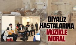 Karasu Devlet Hastanesi’nde diyaliz servisinde müzik dinletisi gerçekleştirildi