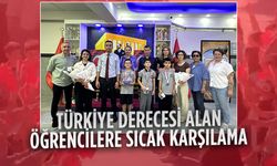Şampiyon öğrenciler okullarında coşkuyla karşılandı