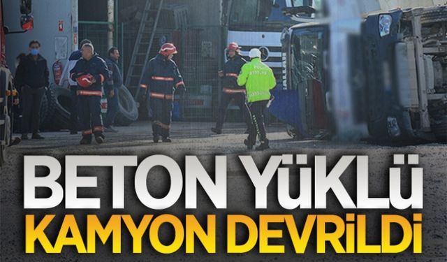 Beton yüklü kamyon devrildi