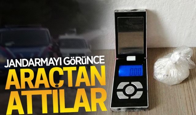 Jandarmayı görünce araçtan attılar