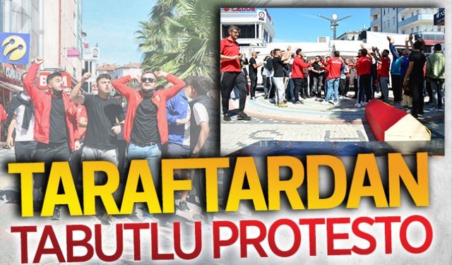 Taraftarlardan tabutlu protesto