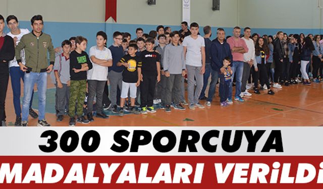 300 sporcuya madalyaları verildi