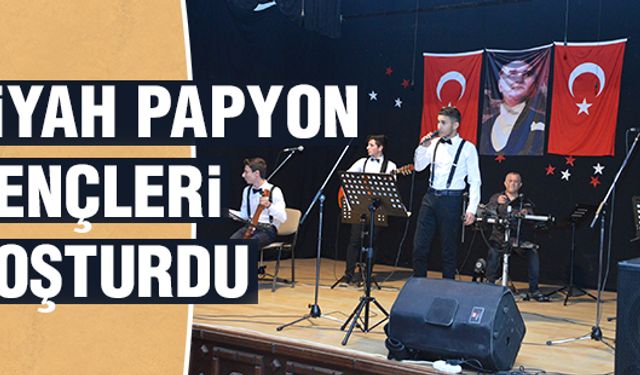 Siyah papyonlular, gençleri coşturdu