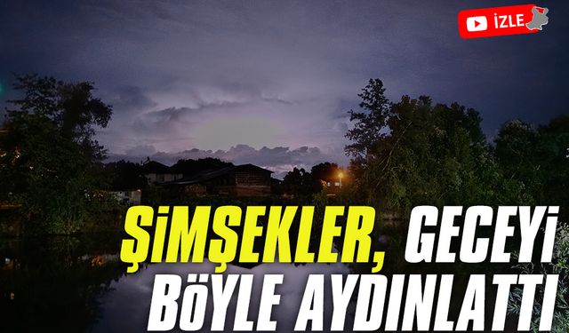 Karasu’da şimşekler geceyi aydınlattı