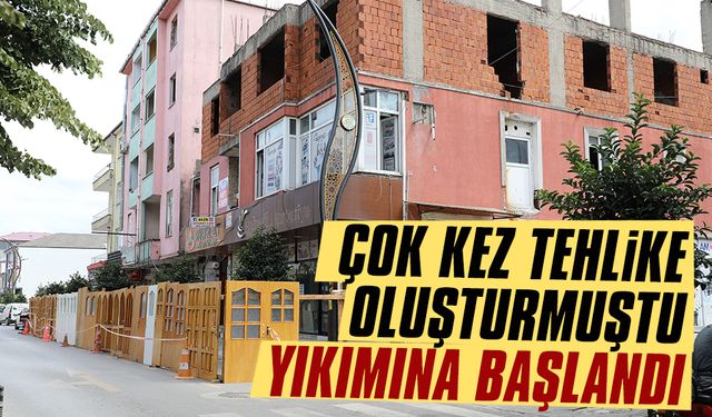 İnönü İlkokulu yanında bulunan bina yıkılıyor