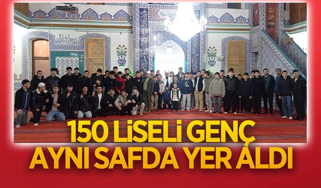 Karasu’da gençler teravihte buluştu