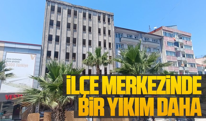 Bulvarda bir bina daha kentsel dönüşümle yıkılıyor
