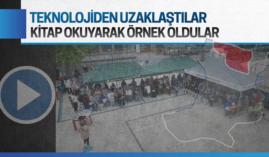 Teknolojiden uzaklaştılar, okul bahçesinde toplanarak kitap okudular