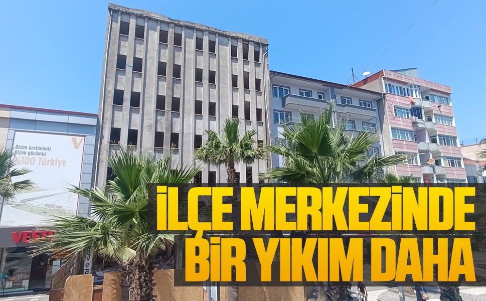 Bulvarda bir bina daha kentsel dönüşümle yıkılıyor
