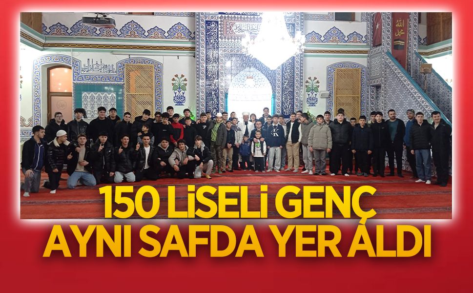 Karasu’da gençler teravihte buluştu