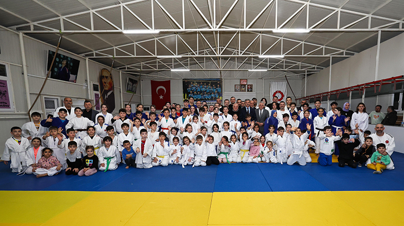 Yusuf Alemdardan Minik Judoculara Özel Ilgi F2