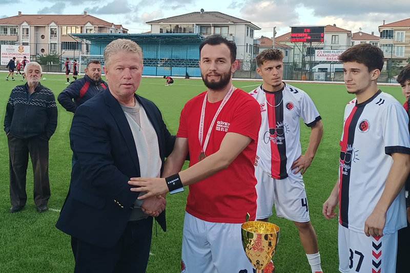 Karapınarspor Kupasını Aldı F4