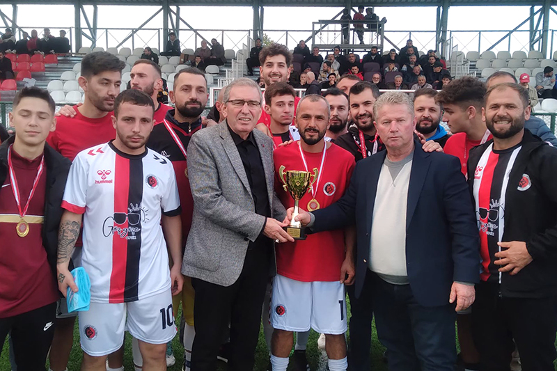 Karapınarspor Kupasını Aldı F6