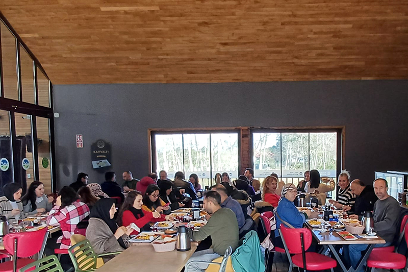 Şehit Üsteğmen İbrahim Abanoz Anadolu Lisesi Okul Aile Birliği Öğretmenler Günü Kahvaltı F4