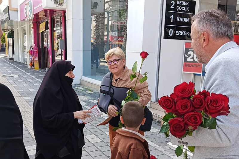 Saadet Partisi Karasu Ilçe Teşkilatı Anneler Günü F11