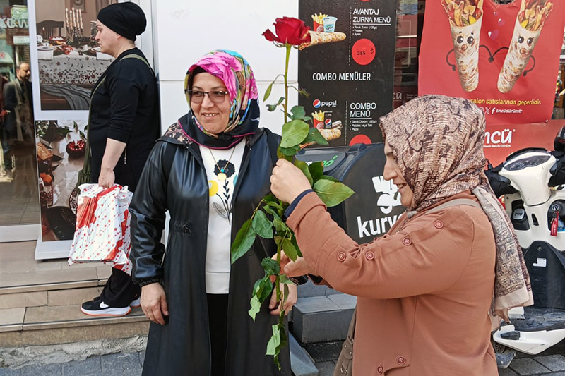 Saadet Partisi Karasu Ilçe Teşkilatı Anneler Günü F5