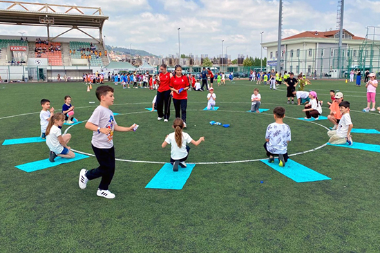 Fsm Öğrencileri Şenlikte Madalyalarını Aldı F5