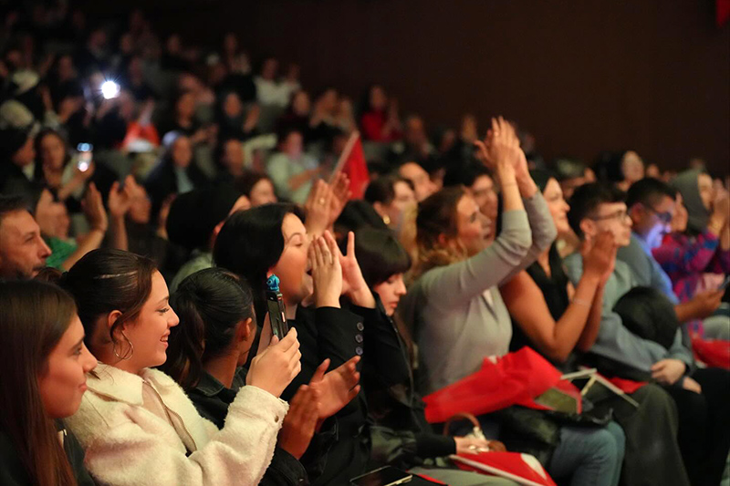 573592772 18538509580059325 9026978586159477467 N