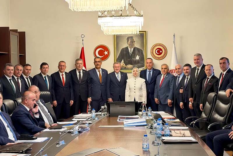 586687165 18083432621090733 8571173817862113143 N