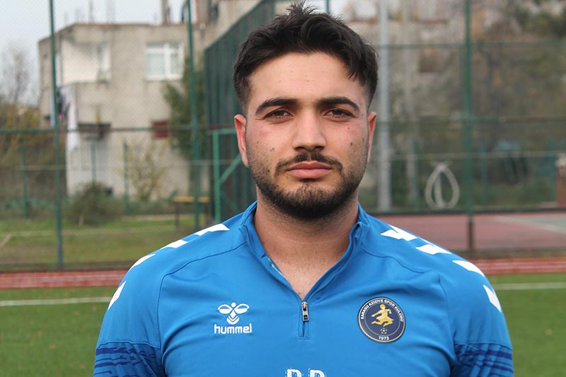 Forvet Mesut Yıldız