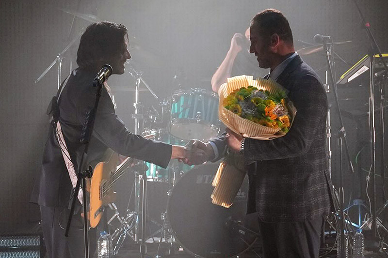 611803442 18551312860059325 2200505128125112698 N