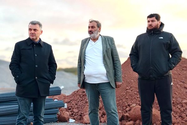 684749864 18099323405090733 7358498153464957127 N