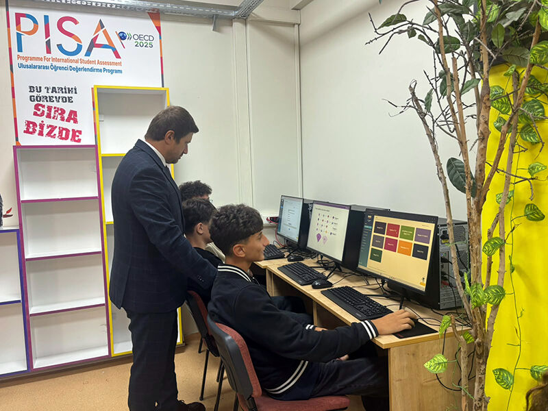 Karasu Ilçe Milli Eğitim Müdürü Furkan Enşici Şehit Üsteğmen Ibrahim Abanoz Anadolu Lisesi Ziyaret 12
