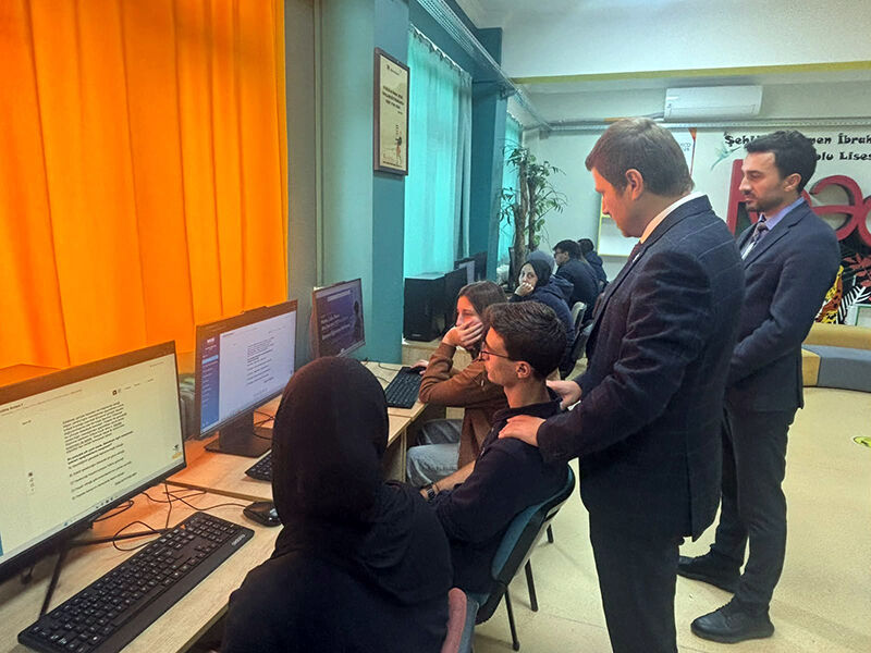 Karasu Ilçe Milli Eğitim Müdürü Furkan Enşici Şehit Üsteğmen Ibrahim Abanoz Anadolu Lisesi Ziyaret 13
